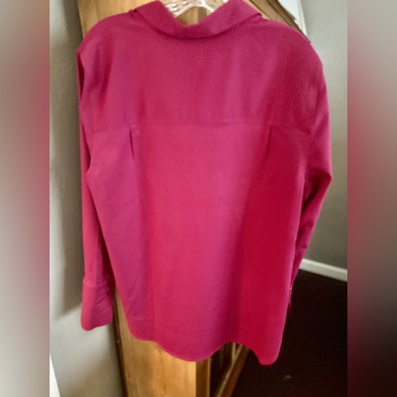 Chico’s No Iron Stretch Shirt Lightly Worn - Picture 3 of 4